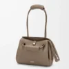 Bolso Madrid pequeño en piel de becerro granulada flexible Taupe Bolso Madrid pequeño en piel de becerro granulada flexible Taupe