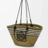 Bolso mediano Anagram de palma iraca y piel de becerro en color caqui oscuro/negro Bolso mediano Anagram de palma iraca y piel de becerro en color caqui oscuro/negro