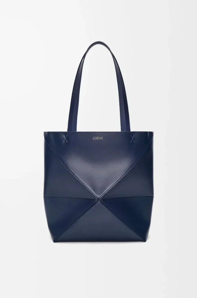 Bolso mediano Puzzle Fold en piel de becerro brillante azul abismo Bolso mediano Puzzle Fold en piel de becerro brillante azul abismo