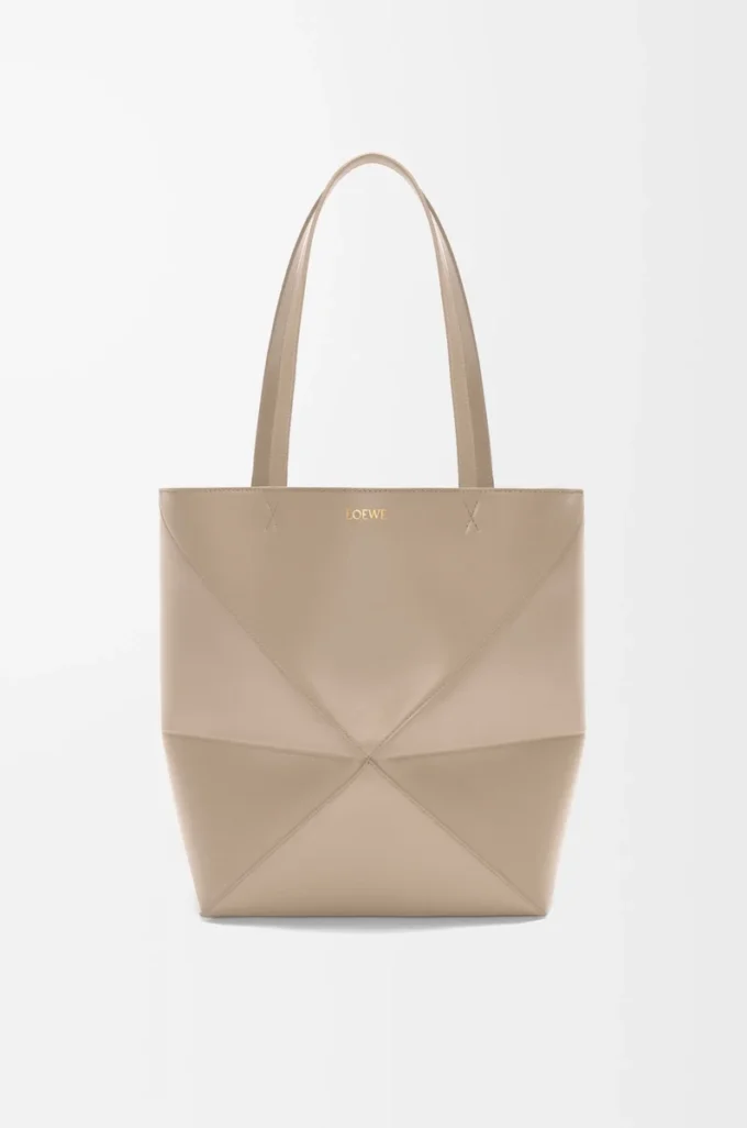 Bolso mediano Puzzle Fold en piel de becerro brillante color arena Bolso mediano Puzzle Fold en piel de becerro brillante color arena