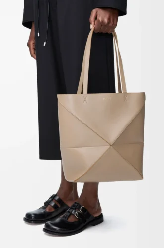 Bolso mediano Puzzle Fold en piel de becerro brillante color arena