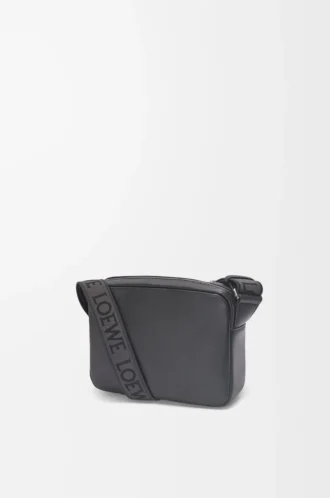 Bolso mensajero Military XS en piel de becerro suave y flexible y jacquard Negro