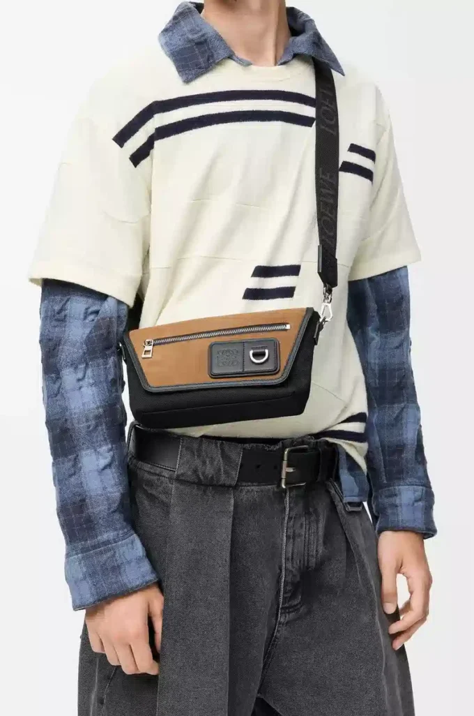 Bolso mensajero Mini Flex en lona y ante Negro/Oro oscuro
