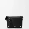 Bolso mensajero Pebble mediano en piel de becerro lisa Negro