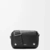 Bolso mensajero Pebble pequeño en piel de becerro granulada flexible Black
