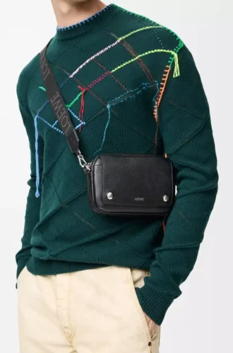 Bolso mensajero Pebble pequeño en piel de becerro granulada flexible Black