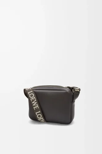 Bolso mensajero XS Military en piel de becerro suave y jacquard gris oscuro