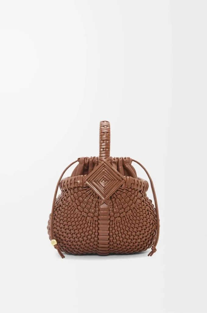 Bolso Mini Diamond Round Basket en piel de becerro Dark Tan Bolso Mini Diamond Round Basket en piel de becerro Dark Tan