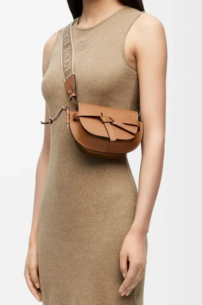 Bolso Mini Gate Dual en suave piel de becerro y jacquard marrón claro Bolso Mini Gate Dual en suave piel de becerro y jacquard marrón claro