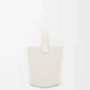 Bolso mini Pebble Bucket en piel de becerro granulada suave color blanco suave Bolso mini Pebble Bucket en piel de becerro granulada suave color blanco suave