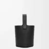 Bolso mini Pebble en piel de becerro lisa color negro Bolso mini Pebble en piel de becerro lisa color negro