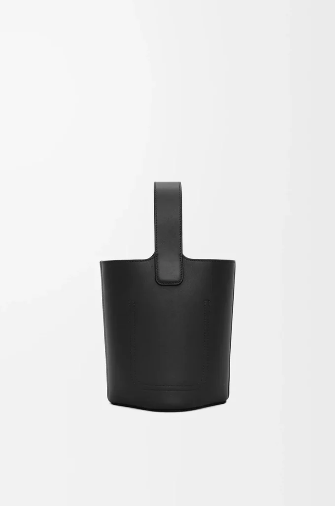 Bolso mini Pebble en piel de becerro lisa color negro Bolso mini Pebble en piel de becerro lisa color negro