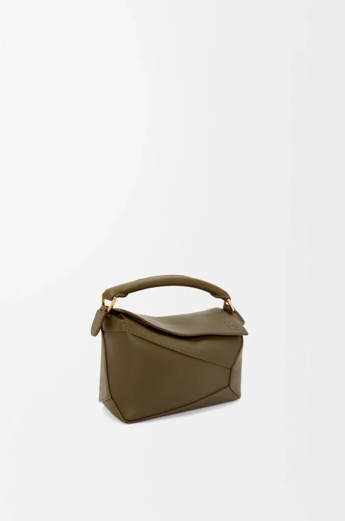 Bolso Mini Puzzle Edge en piel de becerro clásica Dark Khaki Bolso Mini Puzzle Edge en piel de becerro clásica Dark Khaki