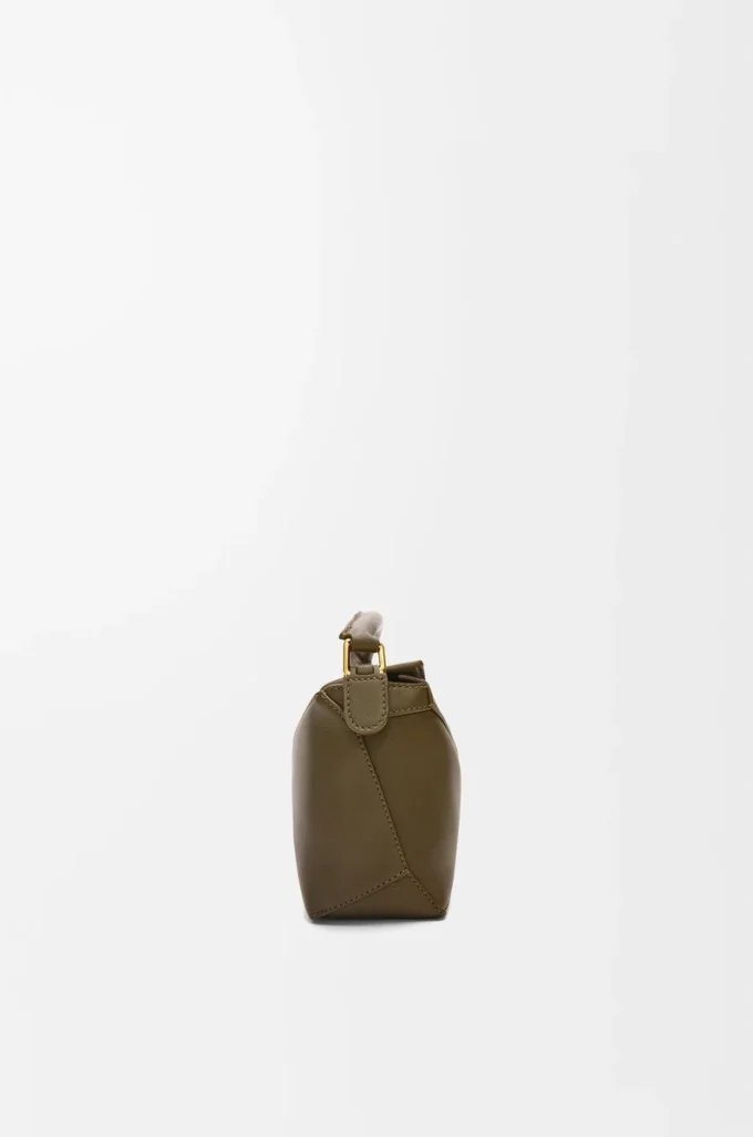 Bolso Mini Puzzle Edge en piel de becerro clásica Dark Khaki Bolso Mini Puzzle Edge en piel de becerro clásica Dark Khaki