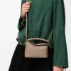Bolso Mini Puzzle Edge en piel de becerro granulada suave color arena Bolso Mini Puzzle Edge en piel de becerro granulada suave color arena