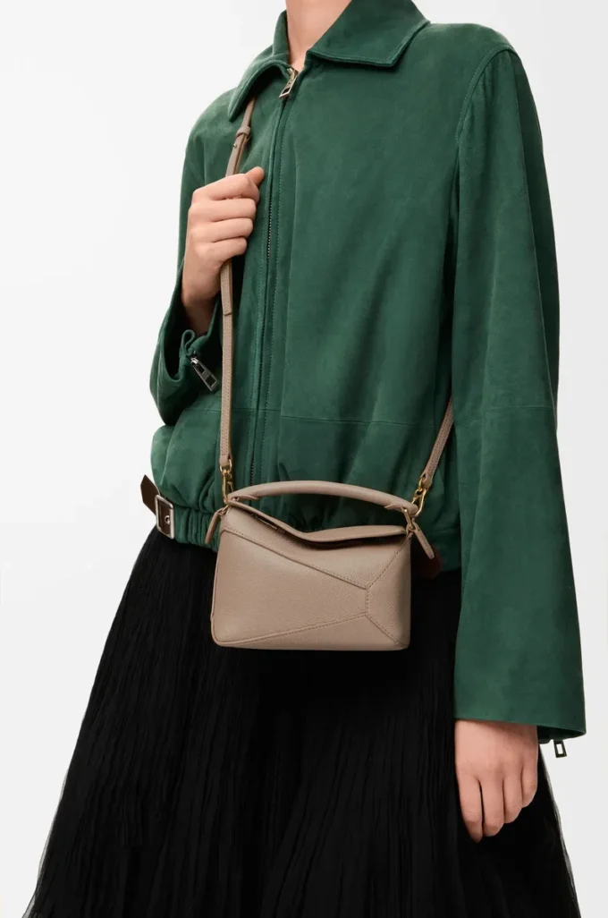 Bolso Mini Puzzle Edge en piel de becerro granulada suave color arena Bolso Mini Puzzle Edge en piel de becerro granulada suave color arena