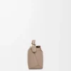 Bolso Mini Puzzle Edge en piel de becerro granulada suave color arena Bolso Mini Puzzle Edge en piel de becerro granulada suave color arena