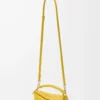 Bolso Mini Puzzle Edge en piel de becerro granulada suave color Dandelion Bolso Mini Puzzle Edge en piel de becerro granulada suave color Dandelion