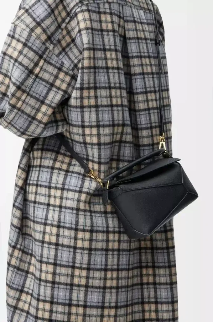 Bolso Mini Puzzle Edge en piel de becerro granulada suave, color negro