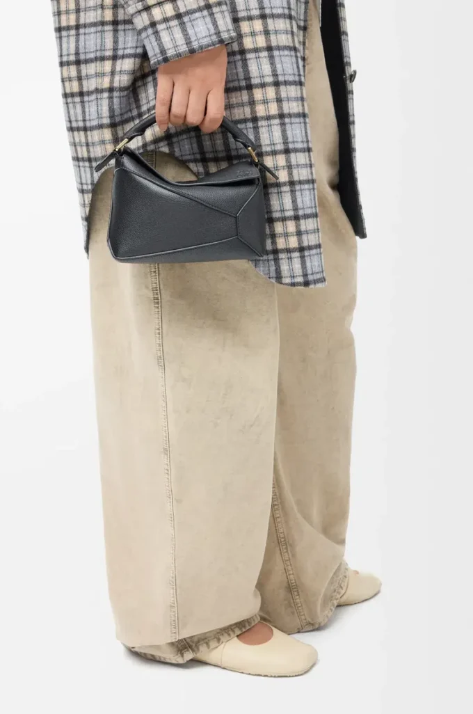 Bolso Mini Puzzle Edge en piel de becerro granulada suave, color negro