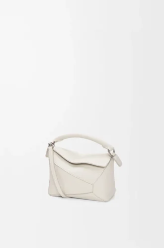 Bolso Mini Puzzle Edge en piel de becerro granulada suave Light Ghost