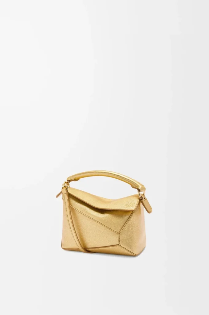 Bolso Mini Puzzle Edge en piel de cordero laminada dorada Bolso Mini Puzzle Edge en piel de cordero laminada dorada