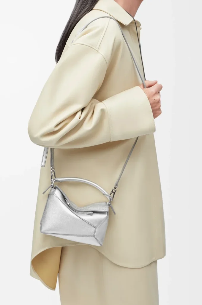 Bolso Mini Puzzle Edge en piel de cordero laminada Plata Bolso Mini Puzzle Edge en piel de cordero laminada Plata