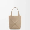 Bolso Mini Puzzle Fold en piel de becerro brillante Sand Bolso Mini Puzzle Fold en piel de becerro brillante Sand
