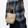 Bolso Mini Puzzle Fold en piel de becerro brillante Sand Bolso Mini Puzzle Fold en piel de becerro brillante Sand