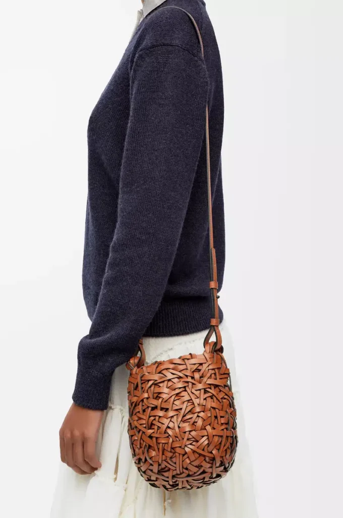 Bolso Nest Basket pequeño en piel de becerro color tostado Bolso Nest Basket pequeño en piel de becerro color tostado