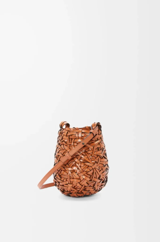 Bolso Nest Basket pequeño en piel de becerro color tostado Bolso Nest Basket pequeño en piel de becerro color tostado