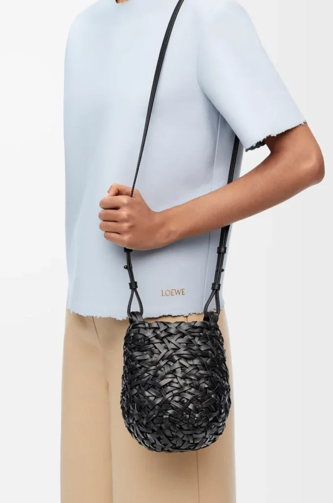 Bolso Nest Basket pequeño en piel de becerro negro Bolso Nest Basket pequeño en piel de becerro negro