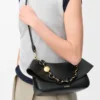 Bolso Ola mediano en piel de becerro lisa, color negro Bolso Ola mediano en piel de becerro lisa, color negro