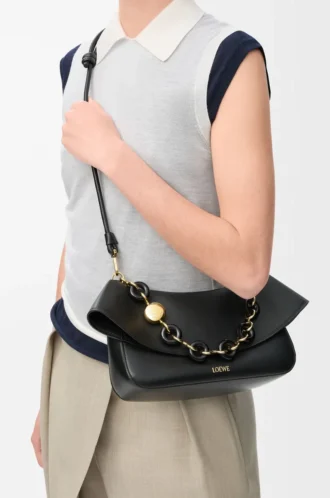Bolso Ola mediano en piel de becerro lisa, color negro