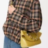 Bolso Ola mediano en piel de becerro lisa Ginger Bolso Ola mediano en piel de becerro lisa Ginger