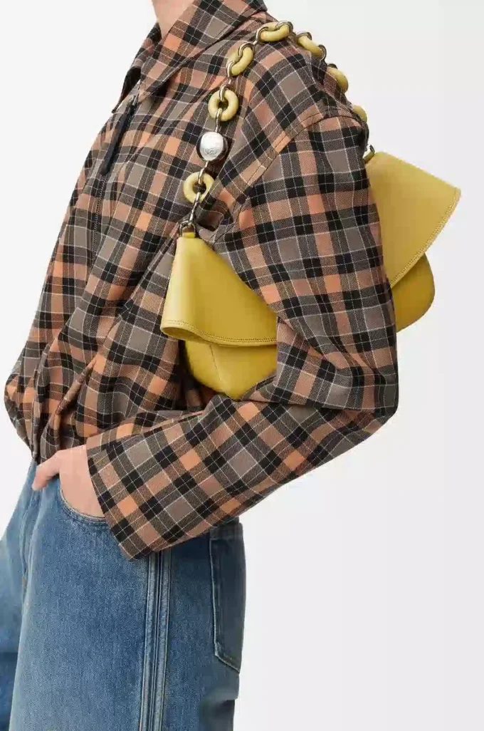 Bolso Ola mediano en piel de becerro lisa Ginger Bolso Ola mediano en piel de becerro lisa Ginger