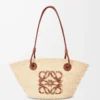 Bolso pequeño Anagram Basket en palma iraca y piel de becerro Natural/Tan Bolso pequeño Anagram Basket en palma iraca y piel de becerro Natural/Tan