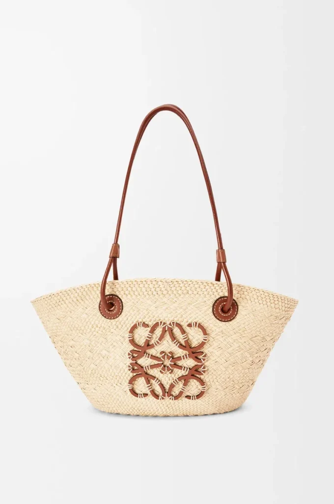 Bolso pequeño Anagram Basket en palma iraca y piel de becerro Natural/Tan Bolso pequeño Anagram Basket en palma iraca y piel de becerro Natural/Tan