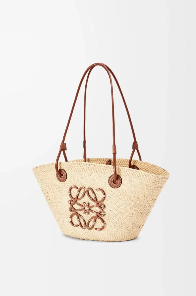 Bolso pequeño Anagram Basket en palma iraca y piel de becerro Natural/Tan Bolso pequeño Anagram Basket en palma iraca y piel de becerro Natural/Tan
