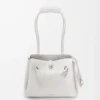 Bolso pequeño Madrid en piel de becerro granulada suave Soft White.