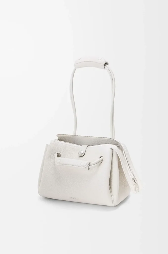 Bolso pequeño Madrid en piel de becerro granulada suave Soft White.