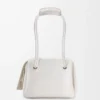 Bolso pequeño Madrid en piel de becerro granulada suave Soft White.