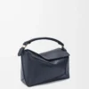 Bolso pequeño Puzzle Edge en piel de becerro granulada suave azul marino oscuro Bolso pequeño Puzzle Edge en piel de becerro granulada suave azul marino oscuro