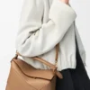 Bolso pequeño Puzzle Edge en piel de becerro granulada suave color toffee Bolso pequeño Puzzle Edge en piel de becerro granulada suave color toffee