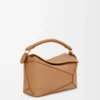 Bolso pequeño Puzzle Edge en piel de becerro granulada suave color toffee Bolso pequeño Puzzle Edge en piel de becerro granulada suave color toffee