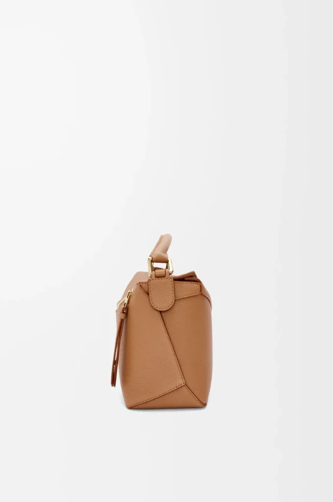 Bolso pequeño Puzzle Edge en piel de becerro granulada suave color toffee Bolso pequeño Puzzle Edge en piel de becerro granulada suave color toffee