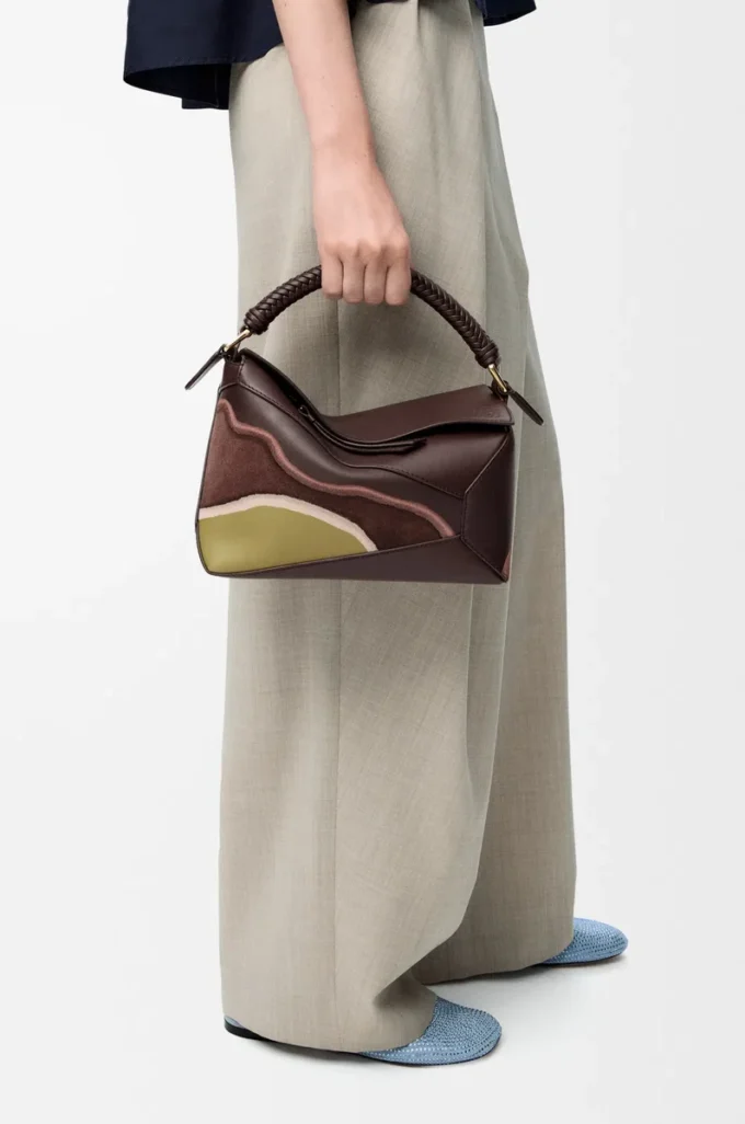 Bolso pequeño Puzzle Edge Landscape en piel de becerro napa chocolate/musgo claro Bolso pequeño Puzzle Edge Landscape en piel de becerro napa chocolate/musgo claro