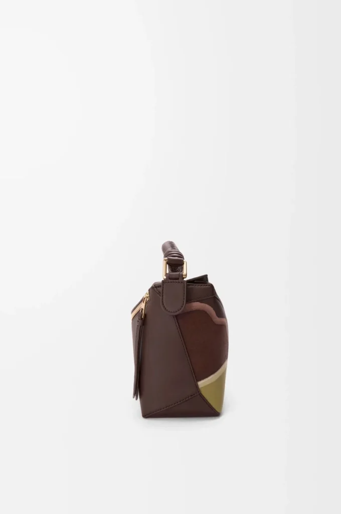 Bolso pequeño Puzzle Edge Landscape en piel de becerro napa chocolate/musgo claro Bolso pequeño Puzzle Edge Landscape en piel de becerro napa chocolate/musgo claro