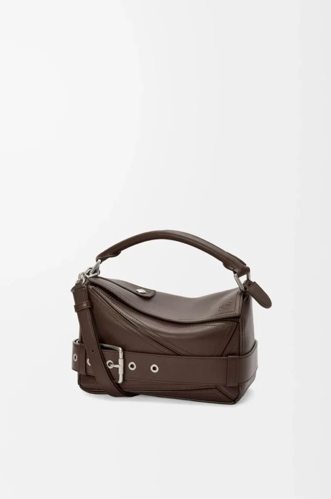 Bolso Puzzle Biker pequeño en piel de becerro brillante Marrón oscuro Bolso Puzzle Biker pequeño en piel de becerro brillante Marrón oscuro