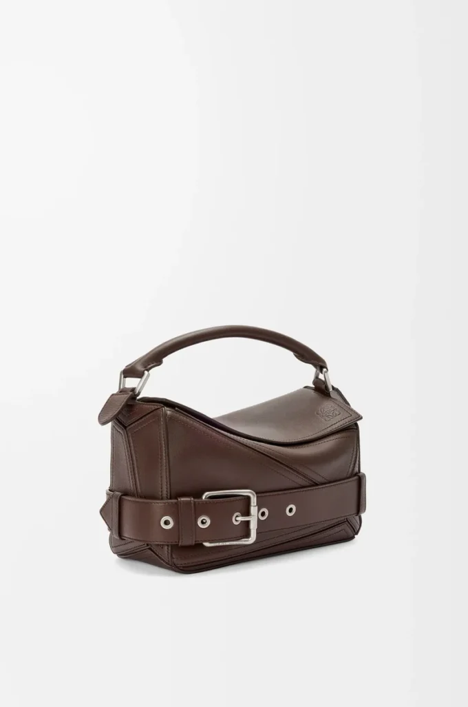 Bolso Puzzle Biker pequeño en piel de becerro brillante Marrón oscuro Bolso Puzzle Biker pequeño en piel de becerro brillante Marrón oscuro